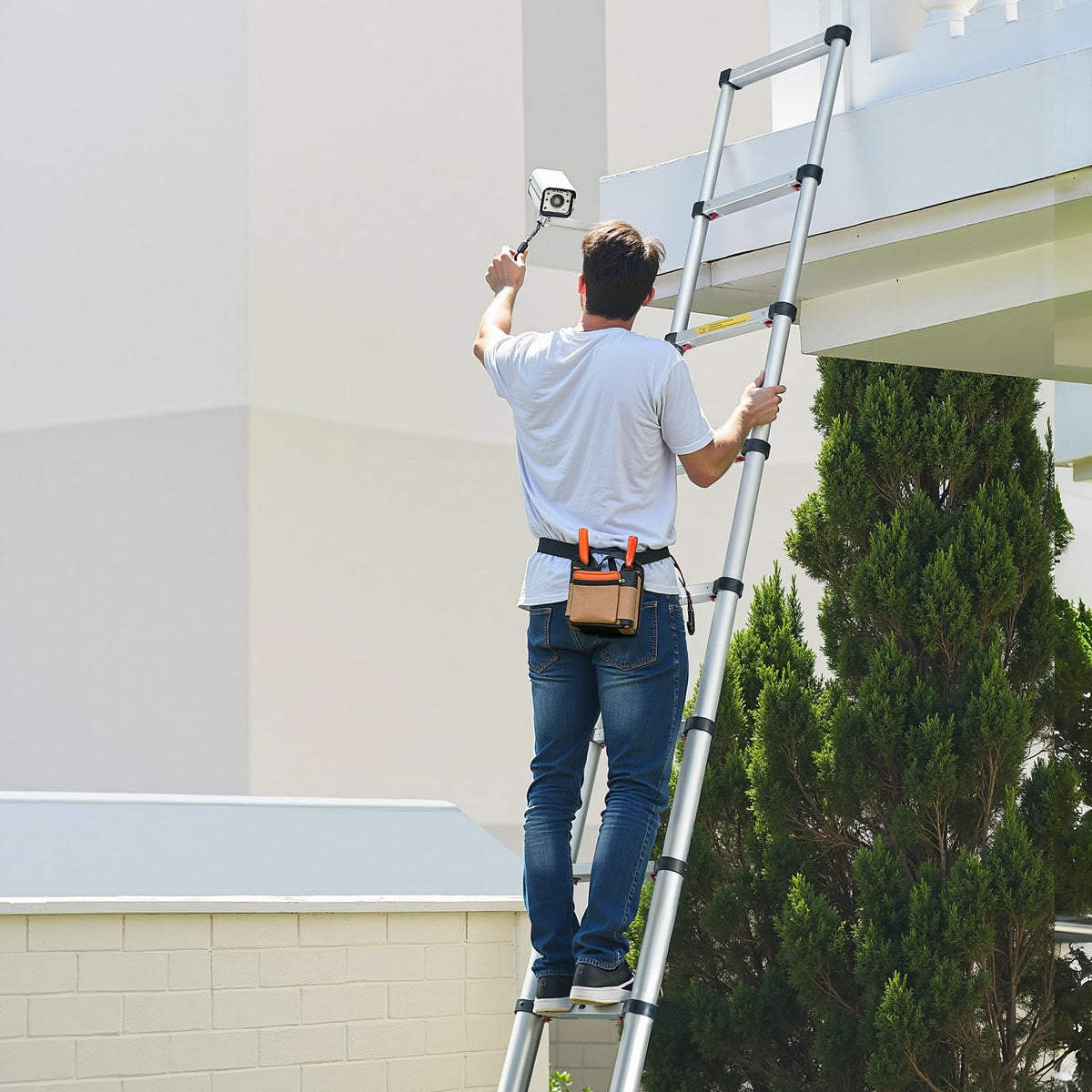 12.5ft Aluminum Telescoping Ladder 330LBS Q170077